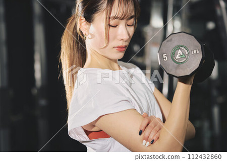 Women training at the gym Women training at the gym 112432860