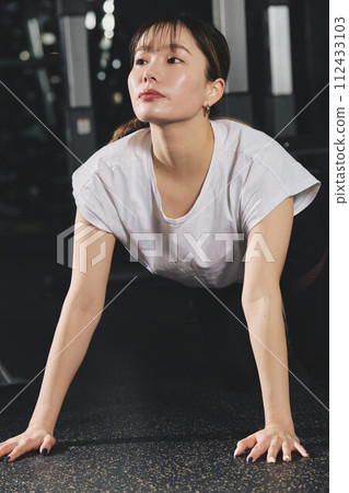 Women training at the gym Women training at the gym 112433103