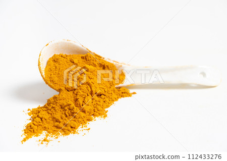 Scattered turmeric powder on white background, turmeric pattern and texture 112433276