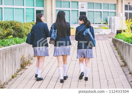 High school girl going to school with friends 112433304
