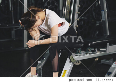 Gym training break worry 112433664