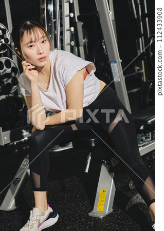 Training wear female portrait Training wear female portrait 112433908