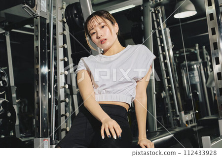 Training wear female portrait 112433928