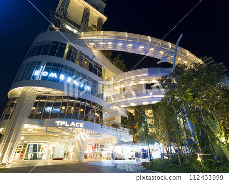 Bangkok Thonglor Road T PLACE night view / Bangkok, Thailand Bangkok Thonglor Road T PLACE night view / Bangkok, Thailand 112433999
