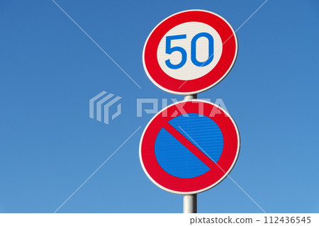 Road sign, maximum speed, parking prohibited 112436545
