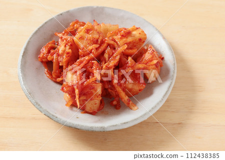 Kakteki kimchi on a plate 112438385
