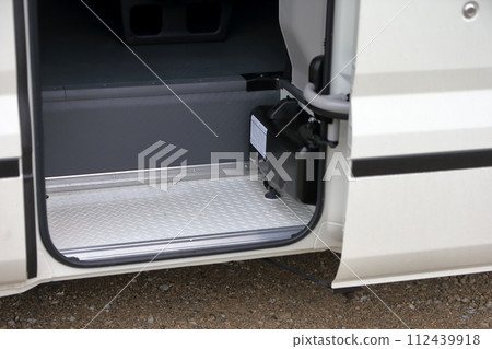 Microbus (boarding/disembarking) image 112439918