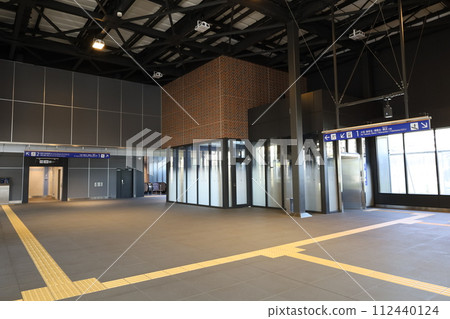 [Yokohama] Station premises of Hazawa Yokohama Kokudai Station on the Sotetsu Line, JR Direct Line, and Sotetsu Shin-Yokohama Line 112440124