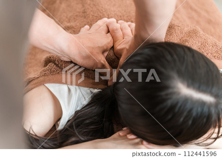 Women and chiropractors/therapists attending chiropractic clinics, osteopathic clinics, and massage clinics 112441596