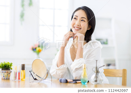 Young women's skin care Young women's skin care 112442097