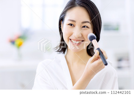 Young women's skin care 112442101