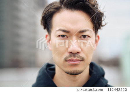 男性肖像休閒 112442220