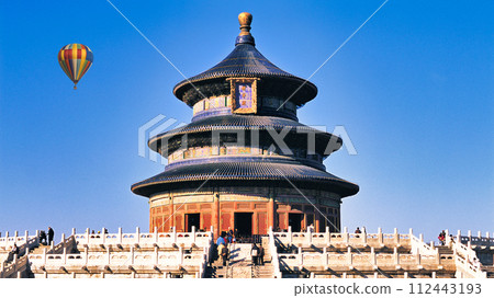 漂浮在北京天壇公園上空的氣球組合物 112443193
