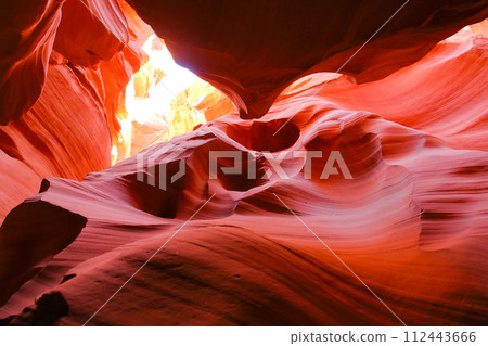 亞利桑那州羚羊峽穀神秘的紅色黏土漸變 112443666