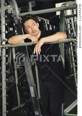 Portrait of a man wearing training clothes 112444296