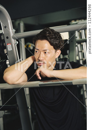 Portrait of a man wearing training clothes 112444298