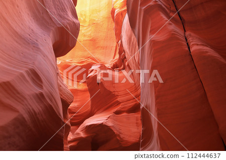 亞利桑那州羚羊峽穀神秘的紅色黏土漸變 112444637