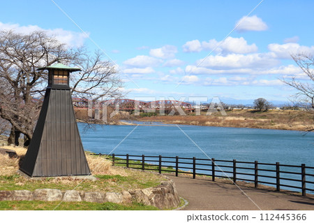 Kiso River and Meitetsu Nagoya Main Line iron bridge (Kasamatsu Minato Park) 112445366