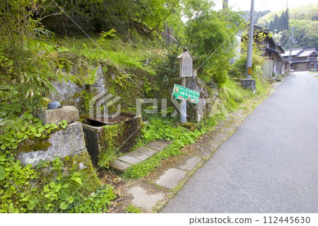Fukuchiyama/Kumobara's "Tenya Water"/Spring water at the foot of Mt. Hachiman Fukuchiyama/Kumobara's "Tenya Water"/Spring water at the foot of Mt. Hachiman 112445630