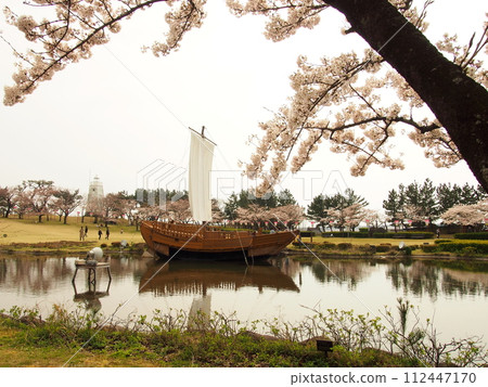 Spring at Hiyoriyama Park, Sakata City, Yamagata Prefecture 112447170