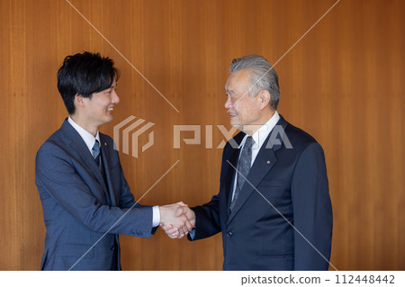 政治家握手 政治家握手 112448442