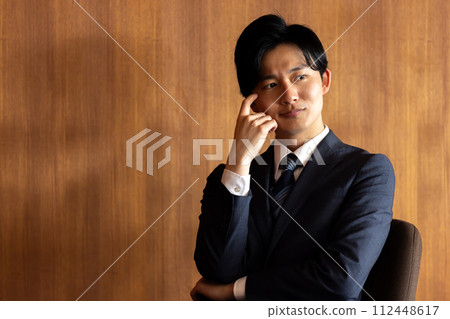 商人熱情地接受採訪 商人熱情地接受採訪 112448617