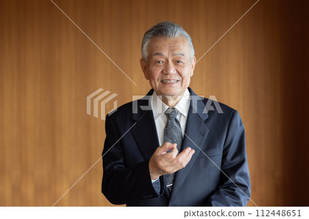 商人的錢擺出秘密的錢 商人的錢擺出秘密的錢 112448651