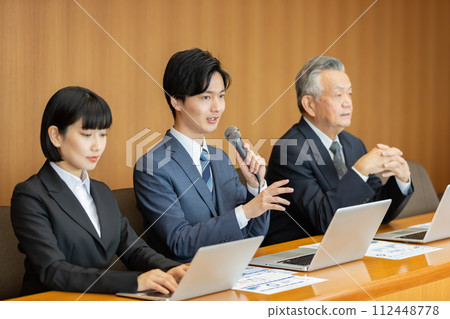 Round table profound feeling conference image Round table profound feeling conference image 112448778