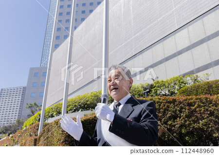 候選人在選舉中發表演講 112448960