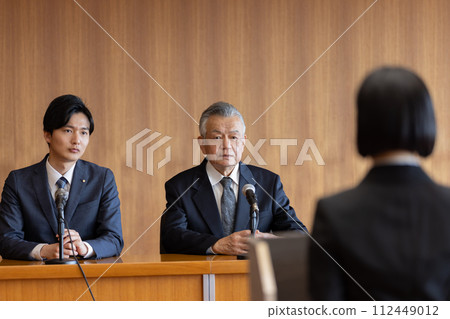 政治家政治道德審查委員會 112449012