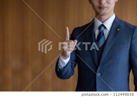 指向姿勢的政治家 指向姿勢的政治家 112449038