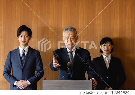 politician speech 112449243