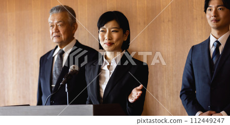 politician speech 112449247