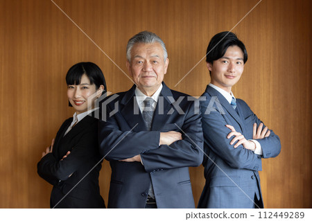 各代商人排成一排 112449289