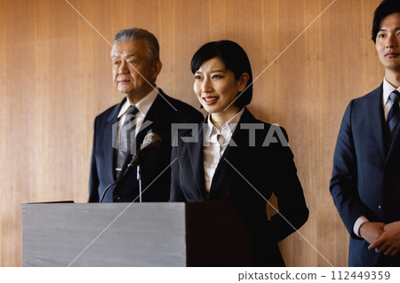 政治家演講 112449359