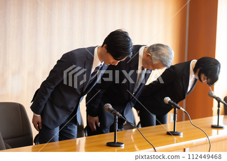 Politician round table dignified bow apology 112449468
