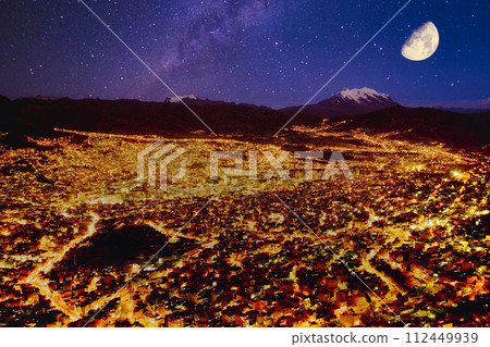 拉巴斯美麗的夜景 112449939