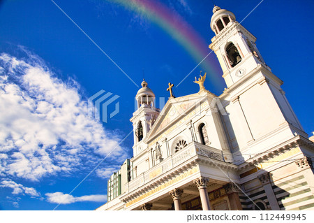 貝倫拿撒勒大教堂上空的彩虹 112449945
