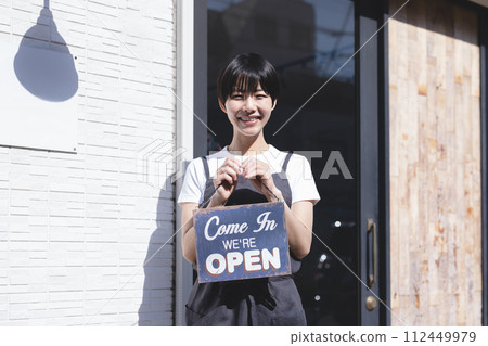 店員 112449979