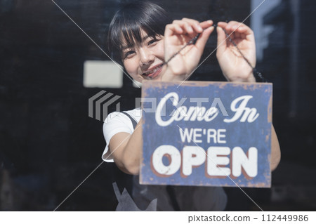 Shop clerk Shop clerk 112449986