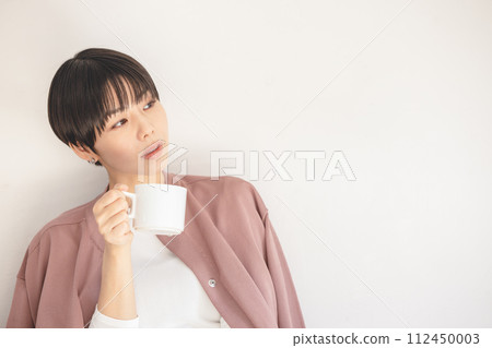 A woman with a mug A woman with a mug 112450003