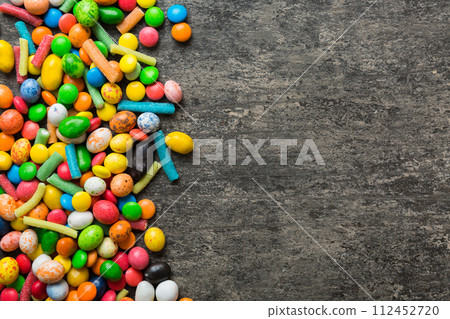 Mixed collection of colorful candy, on colored background. Flat lay, top view. frame of colorful chocolate coated candy 112452720