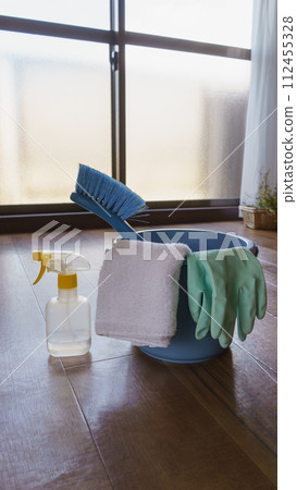 清潔工具、窗戶和地板 清潔工具、窗戶和地板 112455328