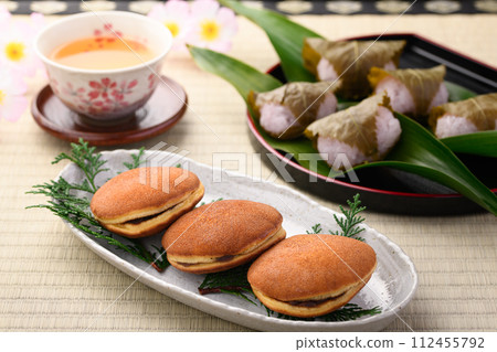 Japanese sweets Dorayaki and Sakura Mochi 112455792
