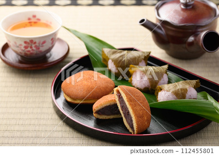 日本甜點銅鑼燒櫻花麻糬 112455801