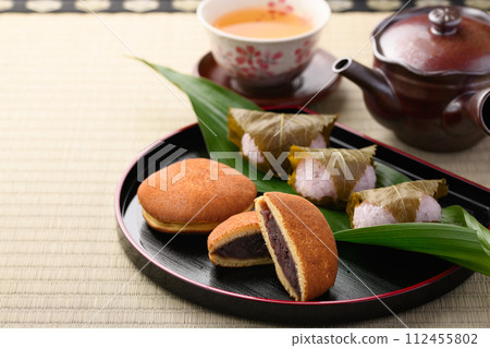 Japanese sweets Dorayaki and Sakura Mochi Japanese sweets Dorayaki and Sakura Mochi 112455802