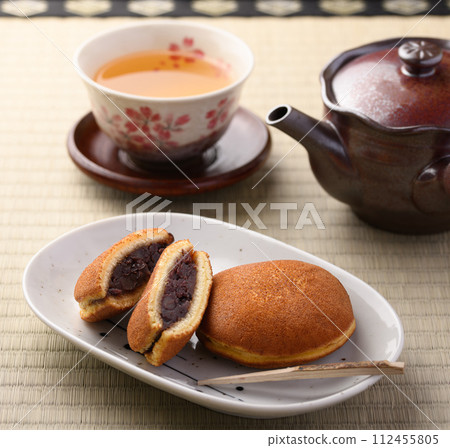 Japanese sweets Dorayaki 112455805
