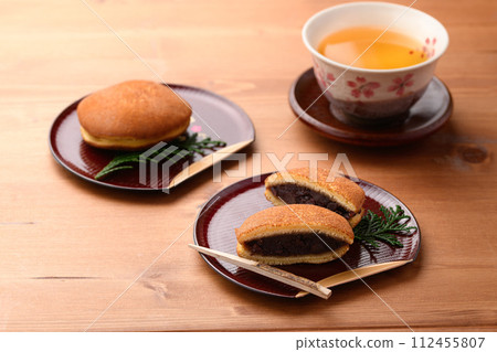 Japanese sweets Dorayaki 112455807