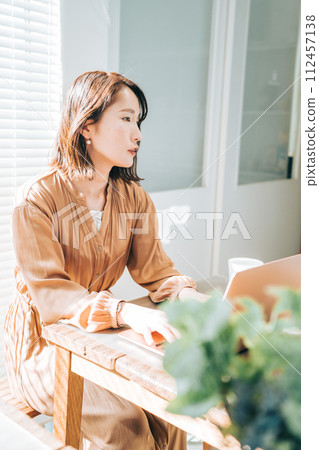 會議期間職業婦女的個人資料 112457138