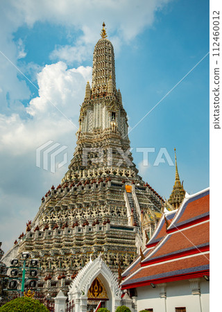 Beautiful scenery of Wat Arun in Bangkok Beautiful scenery of Wat Arun in Bangkok 112460012